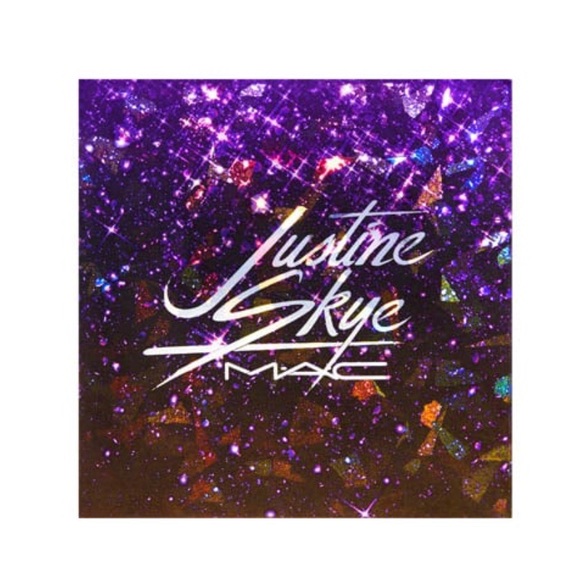 MAC Justine Skye Iridescent Pressed Powder - Picture 4 of 5